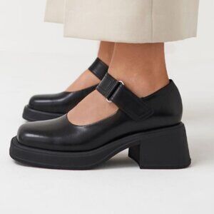 DORAH PUMPS - US 8 Women's (EU 38)